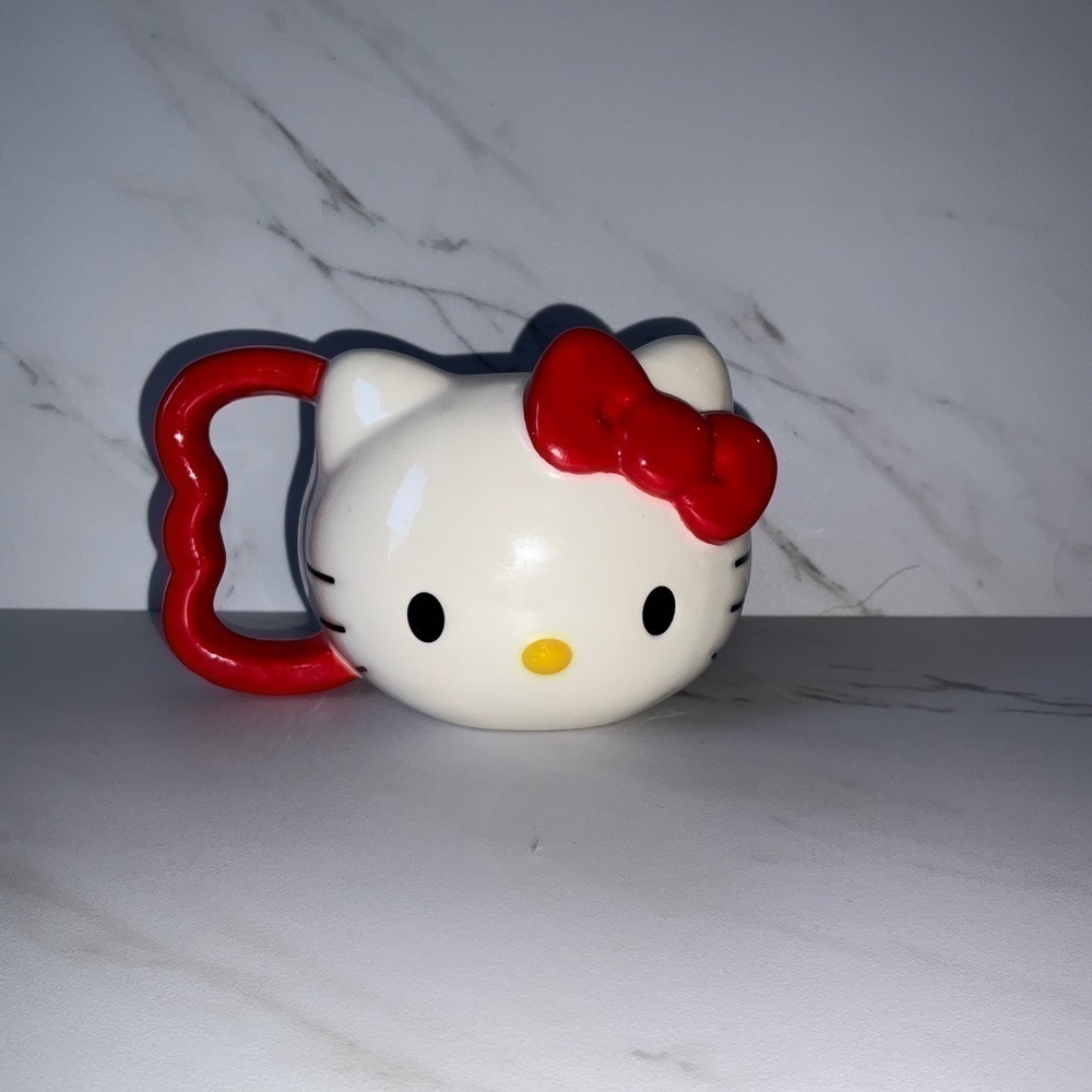 Hello Kitty ceramic mug- bow handle
